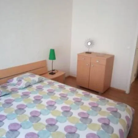 Apartment Promo, Maximum 4 Personen, Dichtbij Zee,1 Slaapkamer-2persoonsbed, In Woonkamer, 1persoonsbed En Slaapbank In Living Ostend